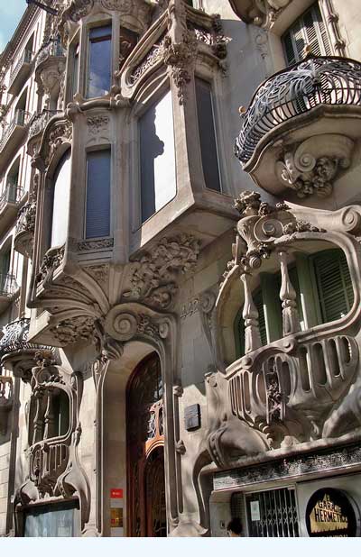 Barcelona Guided Tour Modernism Casa Comalat front